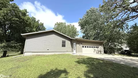 734 N Carolina Ave, Mason City, IA 50401