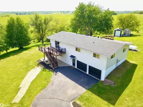 21 Eagle Dr, Oakland Acres, IA 50112