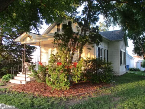 302 Tilford St, Dysart, IA 52224