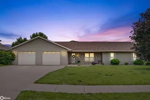 1518 Cambridge Dr, Burlington, IA 52601