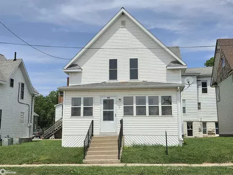 210 1st St SW, Mason City, IA 50401