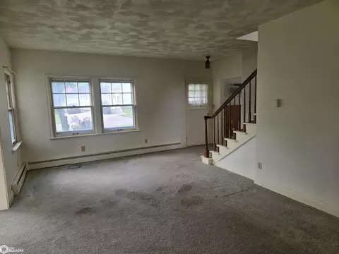 Living - 407 E Wall St, Centerville, IA 52544 photo 2 of 5