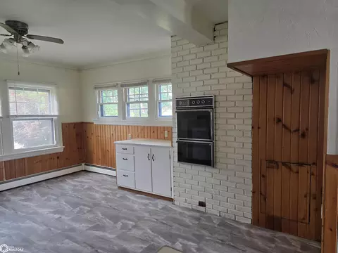 Kitchen - 407 E Wall St, Centerville, IA 52544 photo 3 of 4