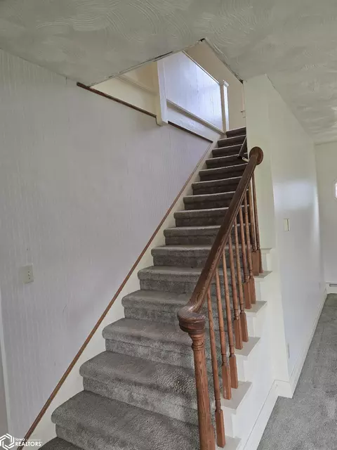 Entry Way - 407 E Wall St, Centerville, IA 52544 photo 2 of 3