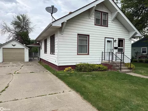 423 11th St, Manning, IA 51455