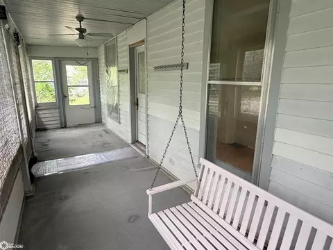 413 N B St, Fairfield, IA 52556