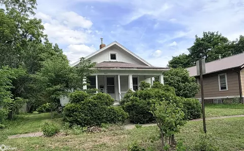 809 S 3rd St, Fairfield, IA 52556