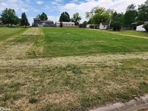 0 Country View Dr, Toledo, IA 52342