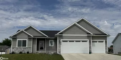 2520 Knollway Dr, Marshalltown, IA 50158