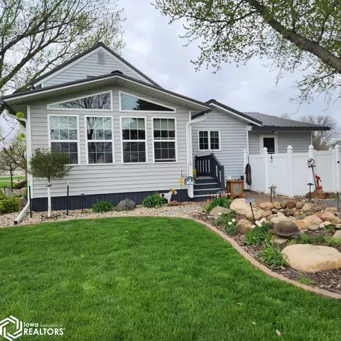 220 Main St, Dumont, IA 50625