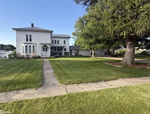 921 Middle St, Mediapolis, IA 52637