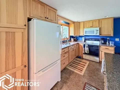 Kitchen - 2024 Violet Ave, Aredale, IA 50605 photo 3 of 5