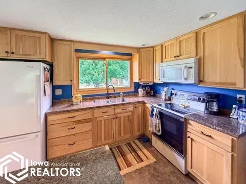 Kitchen - 2024 Violet Ave, Aredale, IA 50605 photo 1 of 5