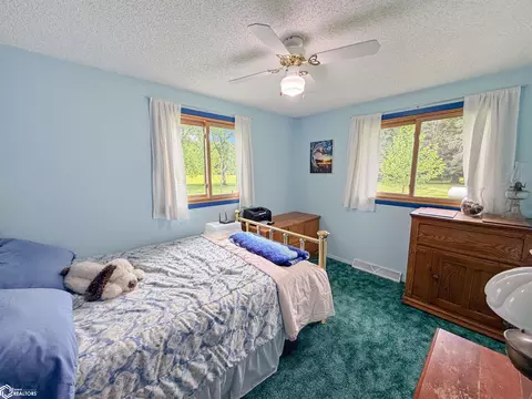 Bedroom - 2024 Violet Ave, Aredale, IA 50605 photo 4 of 8