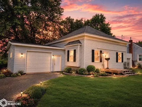 908 S Main St, Sigourney, IA 52591