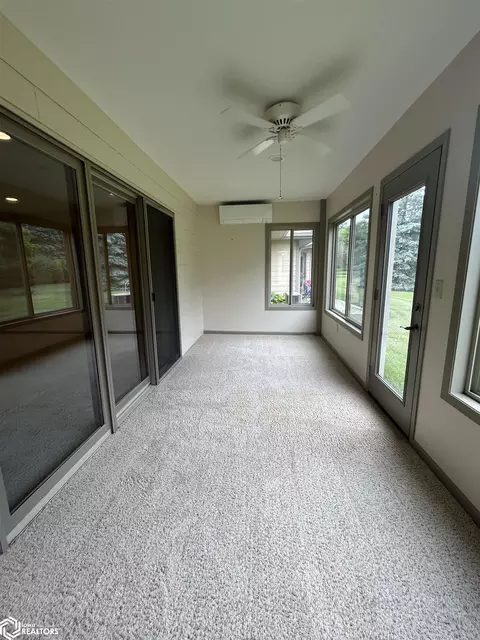 Exterior - 324 16th Ave NE, Hampton, IA 50441 photo 2 of 5
