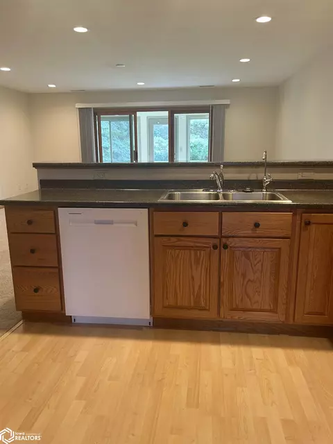 Kitchen - 324 16th Ave NE, Hampton, IA 50441 photo 4 of 6