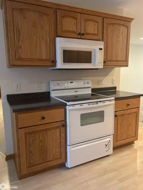 Kitchen - 324 16th Ave NE, Hampton, IA 50441 photo 3 of 6