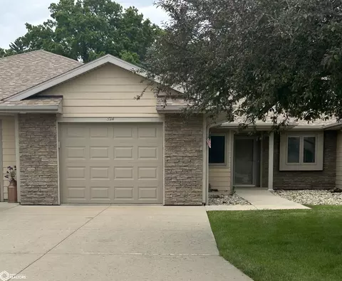 324 16th Ave NE, Hampton, IA 50441
