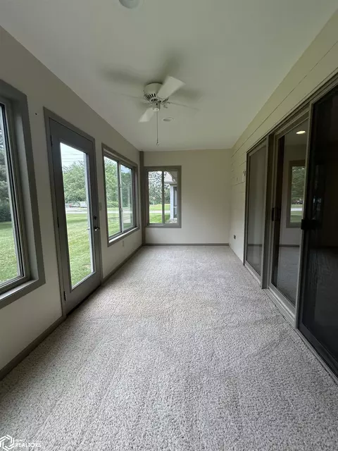 Exterior - 324 16th Ave NE, Hampton, IA 50441 photo 3 of 5
