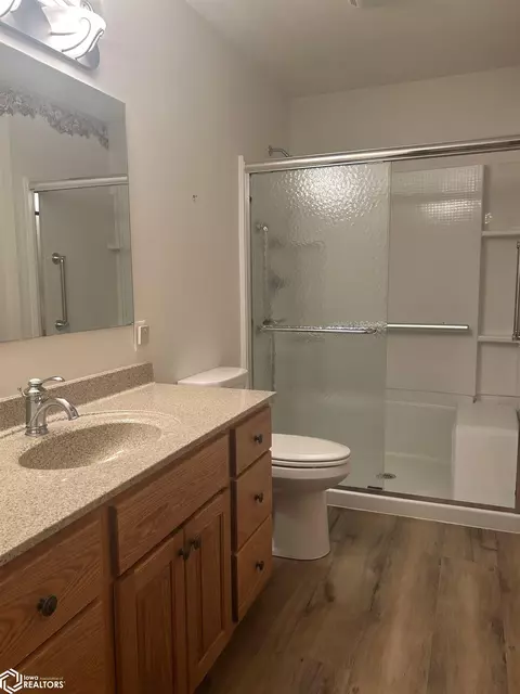Bath - 324 16th Ave NE, Hampton, IA 50441 photo 1 of 6