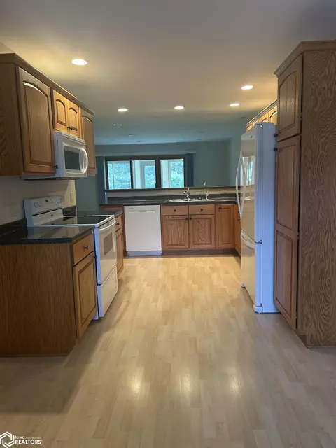 Kitchen - 324 16th Ave NE, Hampton, IA 50441 photo 5 of 6