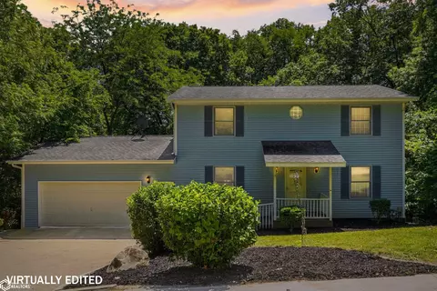 10591 Rolling Hills Dr, Burlington, IA 52601