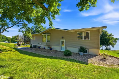 4 Bluff Woods Dr, Nauvoo, IL 62354