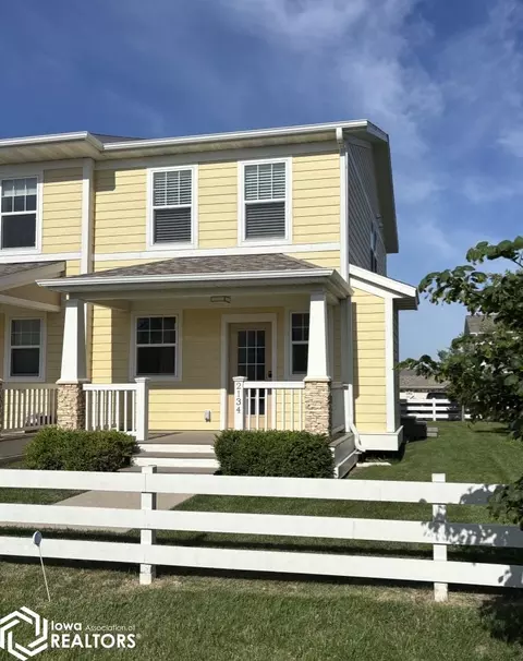 2134 Diamond Ln, Fairfield, IA 52556
