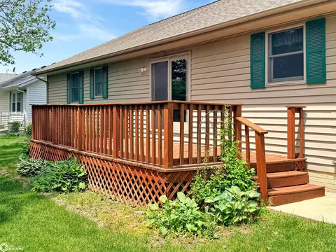 Exterior - 421 12th Ave NE, Hampton, IA 50441 photo 1 of 5