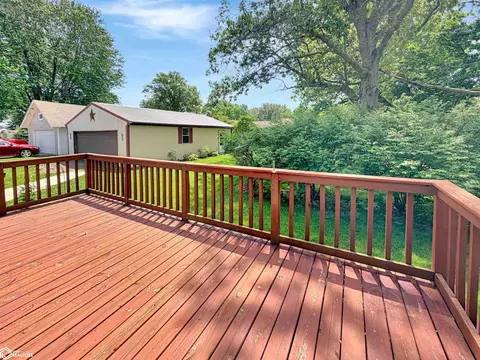 Exterior - 421 12th Ave NE, Hampton, IA 50441 photo 2 of 5