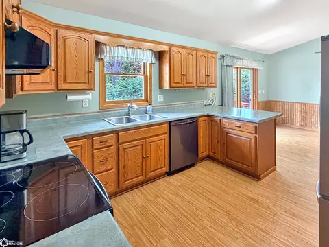 Kitchen - 421 12th Ave NE, Hampton, IA 50441 photo 3 of 4