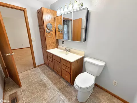 Bath - 421 12th Ave NE, Hampton, IA 50441 photo 3 of 3