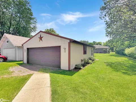 Exterior - 421 12th Ave NE, Hampton, IA 50441 photo 3 of 5
