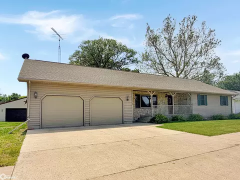 421 12th Ave NE, Hampton, IA 50441