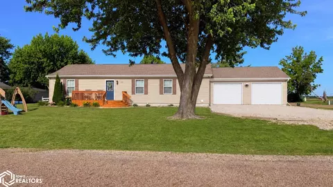 100 3rd St, Batavia, IA 52533