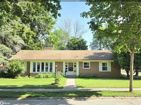 954 6th Pl SE, Mason City, IA 50401