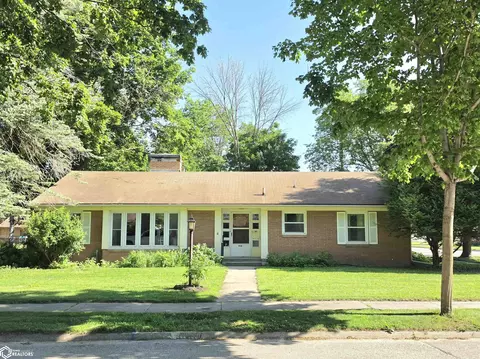 954 6th Pl SE, Mason City, IA 50401