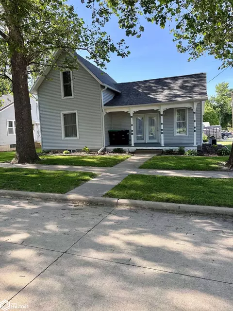 110 W 2nd St, Wayland, IA 52654