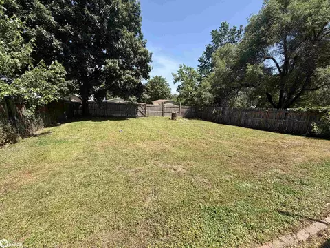 Exterior - 409 S 15th St, Centerville, IA 52544 photo 2 of 4