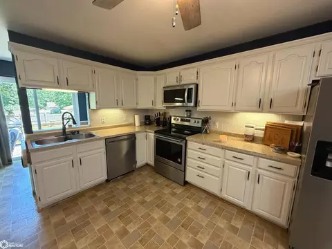 Kitchen - 409 S 15th St, Centerville, IA 52544 photo 3 of 4