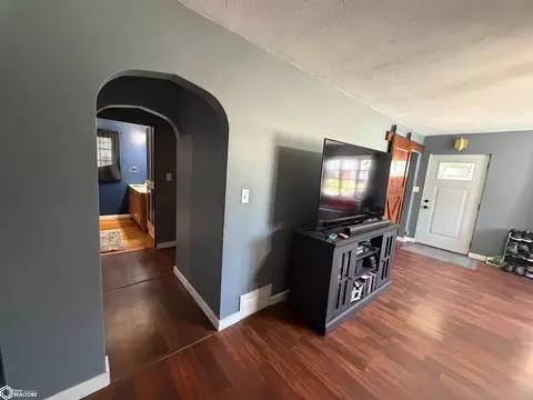 Entry Way - 409 S 15th St, Centerville, IA 52544 photo 1 of 2
