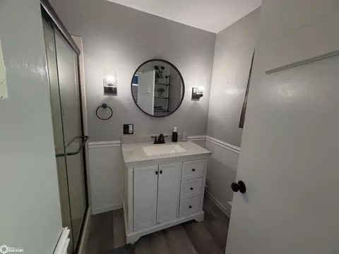 Bath - 409 S 15th St, Centerville, IA 52544 photo 2 of 5