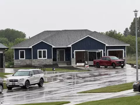 1309 Stenberg Dr, Clear Lake, IA 50428