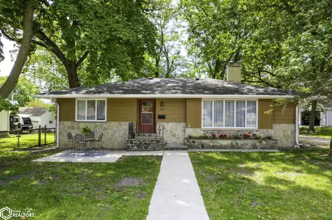909 Main Ave, Clear Lake, IA 50428