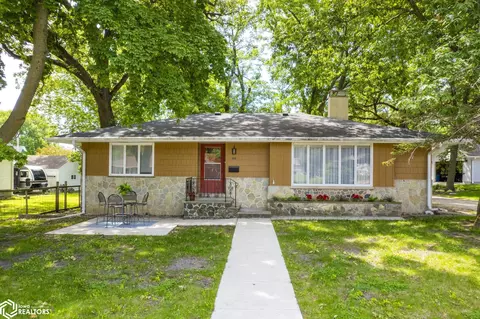 909 Main Ave, Clear Lake, IA 50428