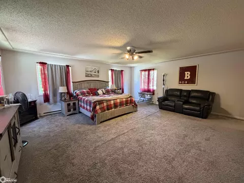 Bedroom - 1200 E Maple St, Centerville, IA 52544 photo 2 of 5