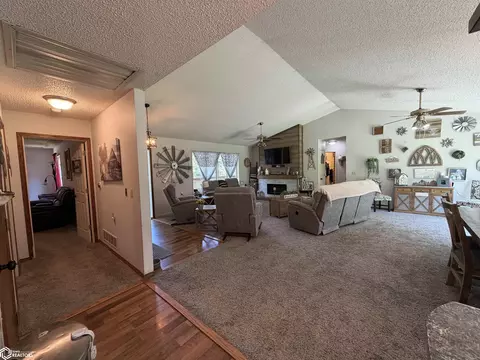 Entry Way - 1200 E Maple St, Centerville, IA 52544 photo 1 of 2