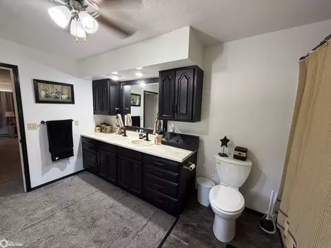 Bath - 1200 E Maple St, Centerville, IA 52544 photo 2 of 4