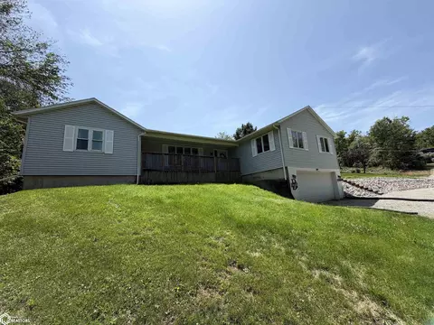 1200 E Maple St, Centerville, IA 52544